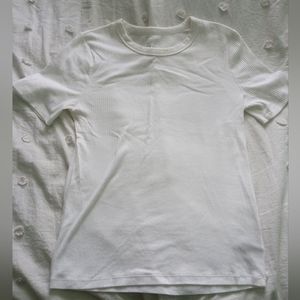 A New Day White Ribbed Round Neck Tshirt. Size Medium.